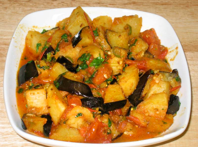 Mouth Watering Dish Eggplant and Potato Recipe Aaloo Bangan 