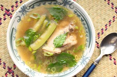 soupe de courgette et poulet philippines