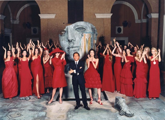 valentino_with_models_17_11_2000