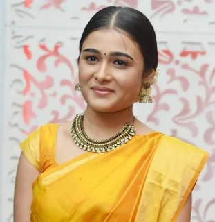 Shalini Pandey Family Husband Parents children's Marriage Photos