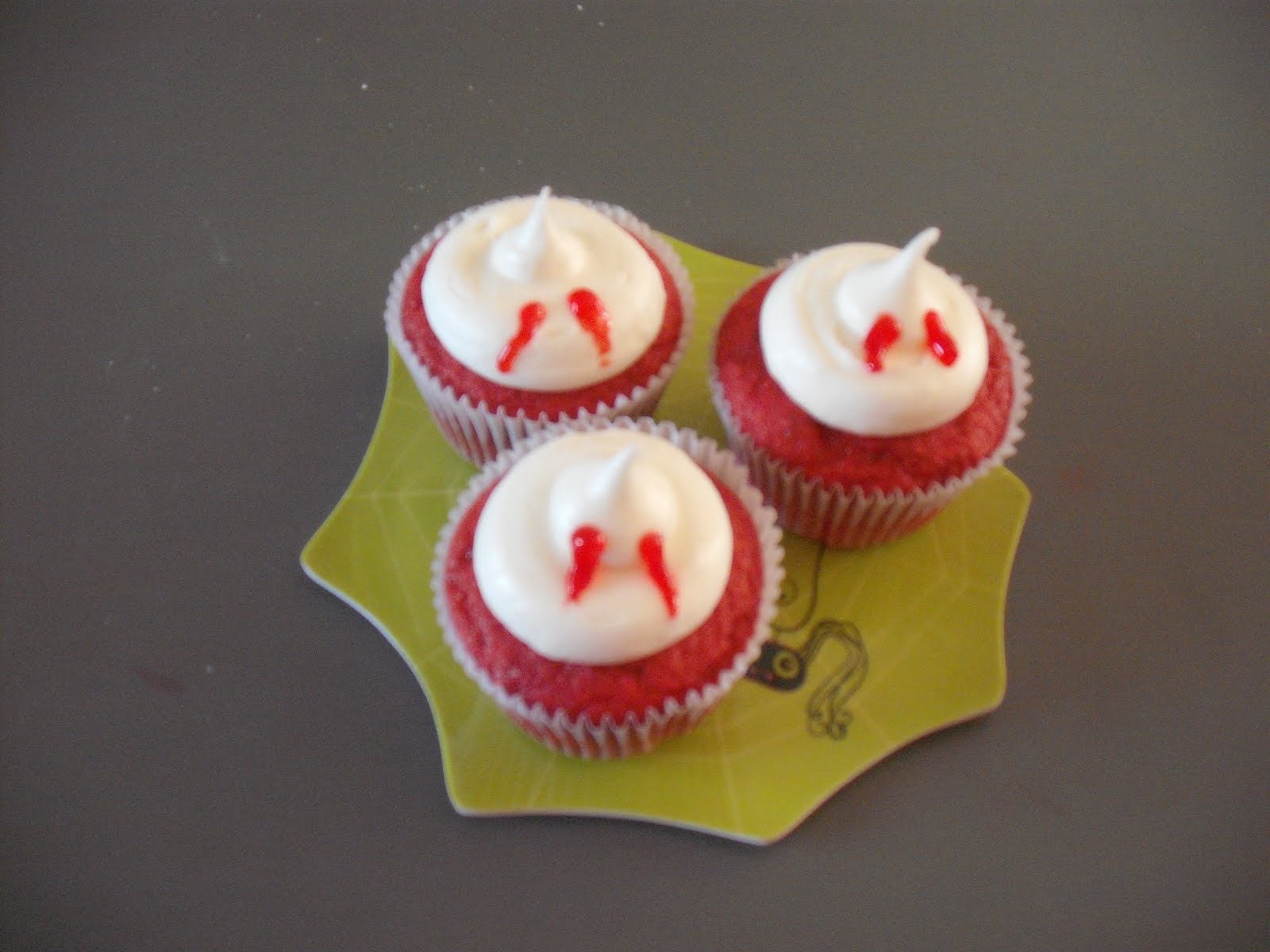 cupcakes halloween ORANGE frosting and topped with fondant spiders.