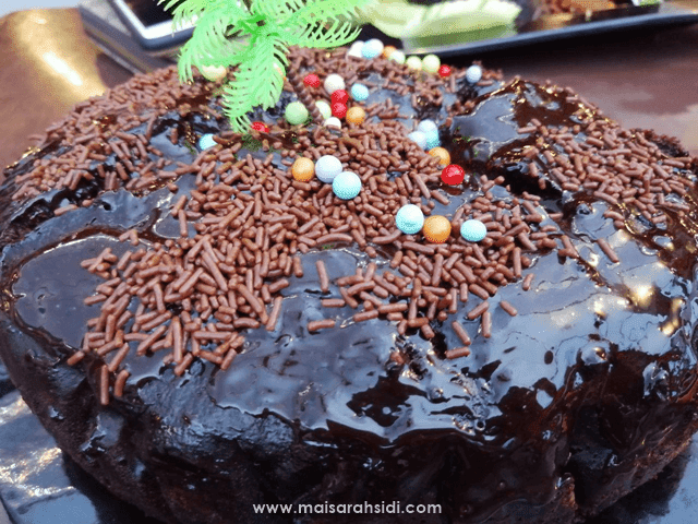 Kek Coklat Lembap Kukus untuk Mak - MaisarahSidi.com