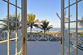 Foto del interior de una mansion al lado del mar en el area metropolitana de Miami