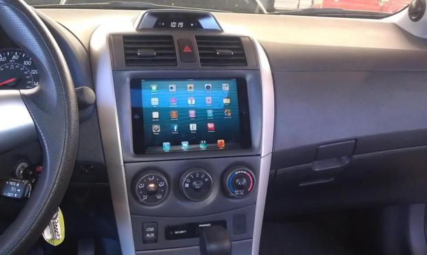 iPad mini already installed in a car dashboard, could be the perfect in-car entertainment device
