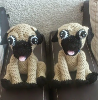 http://novedadesjenpoali.blogspot.de/2014/09/patron-de-perro-pugs-amigurumi.html