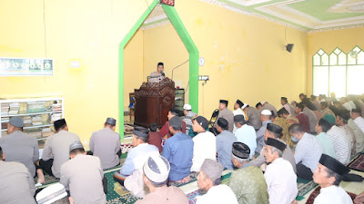 Melalui Program Safari dan Jumat Curhat, Kapolres Soppeng Tatap Muka Bersama  Warga Kecamatan Citta