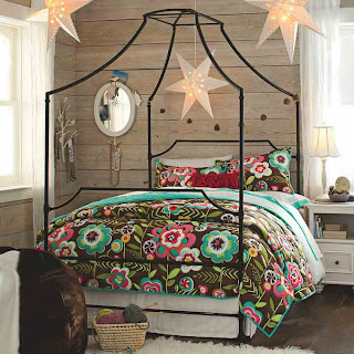 Bedding Barn With Iron Canopy Bed