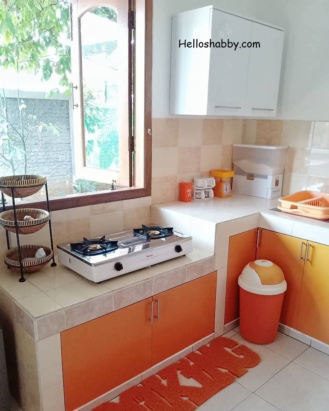 dapur minimalis monokrom