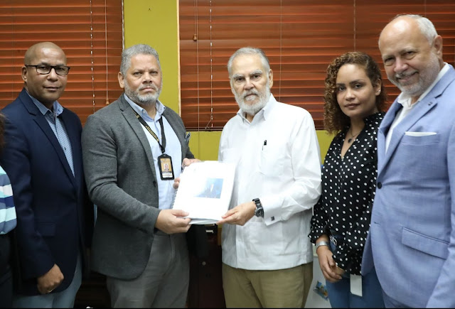 El programa de gobierno de Abinader 2024-2028 fue entregado hoy a la JCE por el PRM