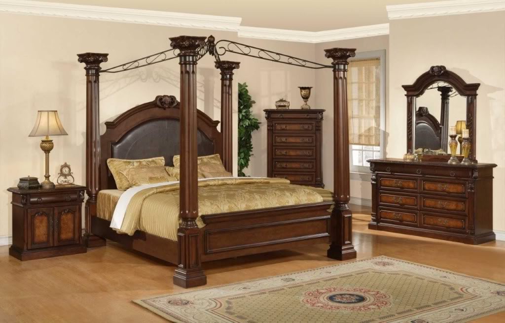 Antique Furniture and Canopy Bed: Canopy Bed Drapes