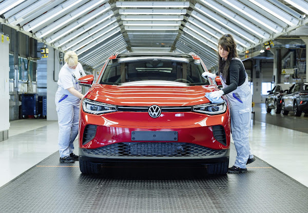 VW está estocando para-brisas em iminente escassez de vidro na Europa