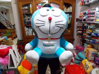 Boneka doraemon jumbo