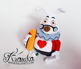 Krawka: White Rabbit based on Alice in Wonderland crochet pattern 