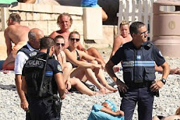 Sedang berlibur di Pantai, Muslimah ini di paksa Polisi Prancis untuk lepas bajunya