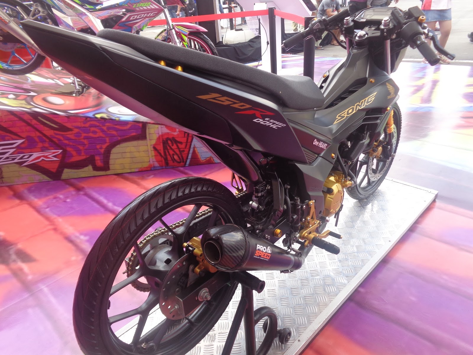 Spied Modifikasi Sonic 150RDark Knight tenan