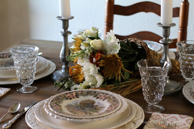 Thanksgiving Table: The Charm of Home