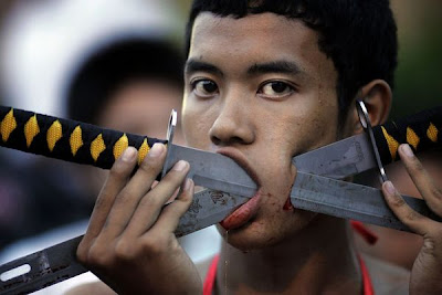 Aksi Ngeri Dan Pelik Penduduk Thailand Sempena Hari Vegetarian