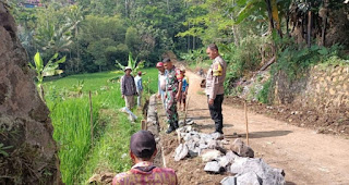 Kabid Humas Polda Jabar : Polisi Pantau Pembangunan Kirmir Jalan Desa