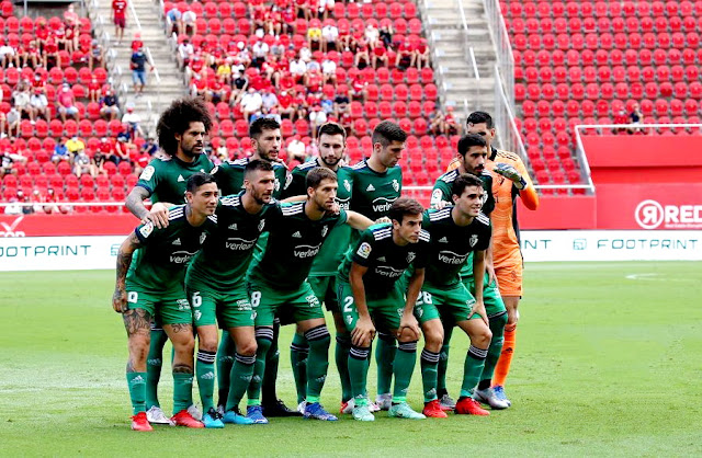 CLUB ATLÉTICO OSASUNA. Temporada 2021-22. Aridane, David García, Jon Moncayola, Jesús Areso, Cote, Sergio Herrera. Chimy Ávila, Oier, Darko Brasanac, Íñigo Pérez, Javi Martínez. R. C. D. MALLORCA 2 C. A. OSASUNA 3. 26/09/2021. Campeonato de Liga de 1ª División, jornada 7. Palma de Mallorca, Baleares, Visit Mallorca Estadi. GOLES: 0-1: 9’, Cote. 1-1: 11’, Dani Rodríguez. 2-1: 49’, Fer Niño. 2-2: 58’, Íñigo Pérez, de libre directo. 2-3: 88’, Javi Martínez.