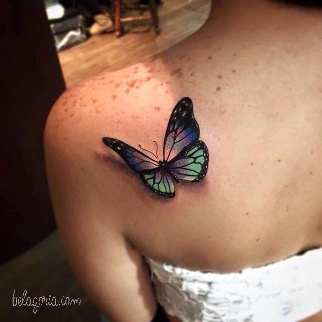 tatuajes de flores mariposas y enredaderas para mujeres