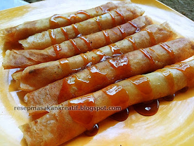  Satu cara gampang dan mudah dari olahan pisang kepok matang yang yummy ialah dibentuk pisan Resep Pisang Kepok Karamel Keju Goreng Kulit Lumpia