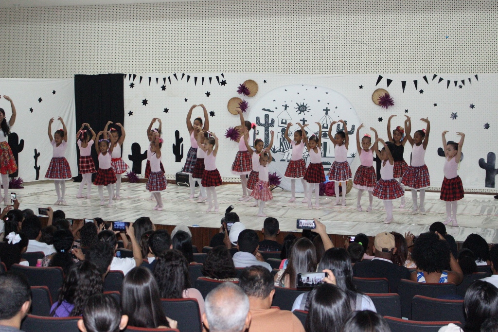 CENTRO CULTURAL DE BARREIRAS RECEBE ESPETÁCULO "TRIBUTO A LUIZ GONZAGA"