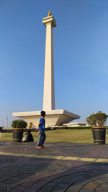 Monas