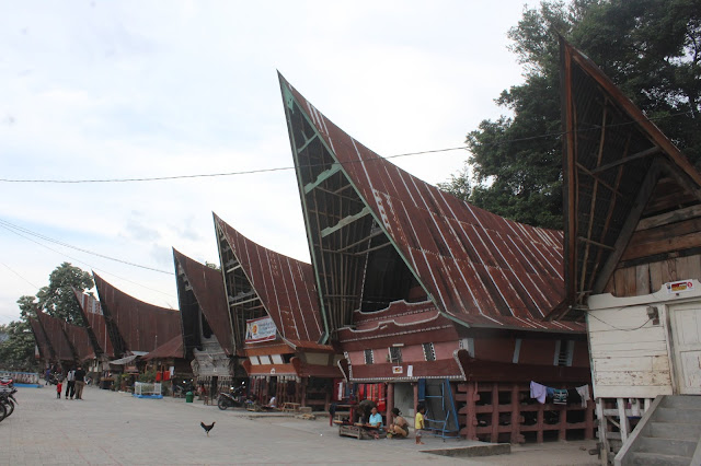 Presiden Minta Rumah-rumah di Kawasan Danau Toba Dikembalikan ke Bentuk Aslinya