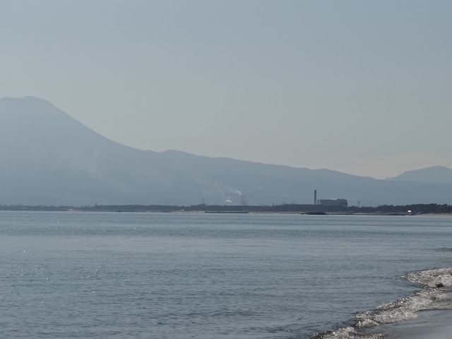 弓ヶ浜海岸から米子市方面を望む