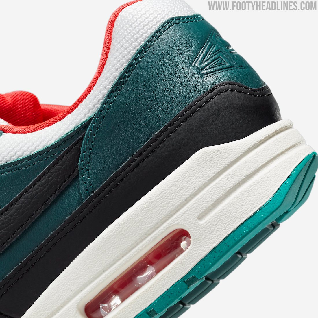 pagar Perder Velocidad supersónica Better Colors Than The Leaked Kit? Liverpool x LeBron James Nike Air Max 1  Leaked - Footy Headlines