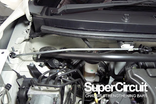 RH side of the SUPERCIRCUIT Perodua Axia Front Strut Bar with the bonnet stand bent.