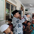 Antisipasi Virus Corona Covid 19, Relawan Cilik Semprot Cairan ECO ENZYME Mesjid Istihrar Berastagi Antisipasi Virus Corona Covid 19, Relawan Cilik Semprot Cairan ECO ENZYME Mesjid Istihrar Berastagi