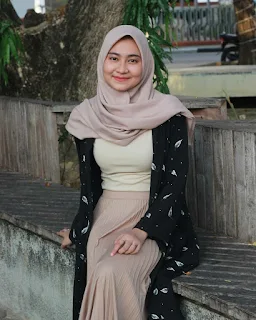 Hijabers cantik Ririn Putri Anjani