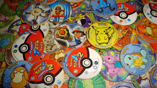colección de tazos de pokemon en las bolsas de snacks