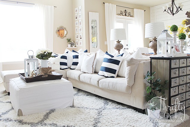 Summer decor and decorating ideas for farmhouse living room