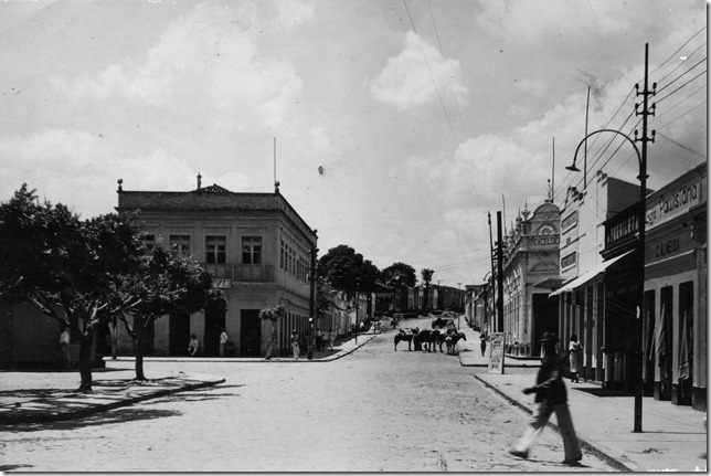 Destaque para o local onde funcionava o Clube das Mães (bem láááá atrás), atual prédio da Caixa Econômica