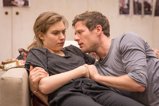 James Norton e Imogen Poots durante le prove di Belleville