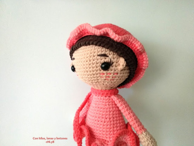 Con hilos, lanas y botones: Isabel amigurumi doll (patrón de Cherry Crochett)