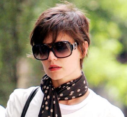 Celebrity hairstyles - haircuts: Katie Holmes short haircut