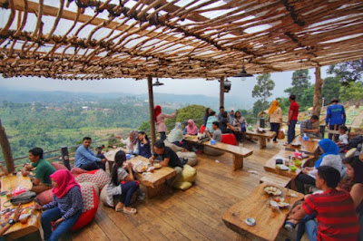  Saat kita berwisata ke Kota Kembang tentu ada satu hal yang dihentikan dilewatkan 7 Rumah Makan Khas Sunda di Bandung yang Enak dan Khas
