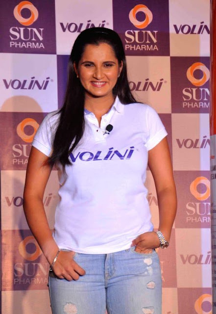 Sania Mirza hot pics in white T Shirt looking hot 