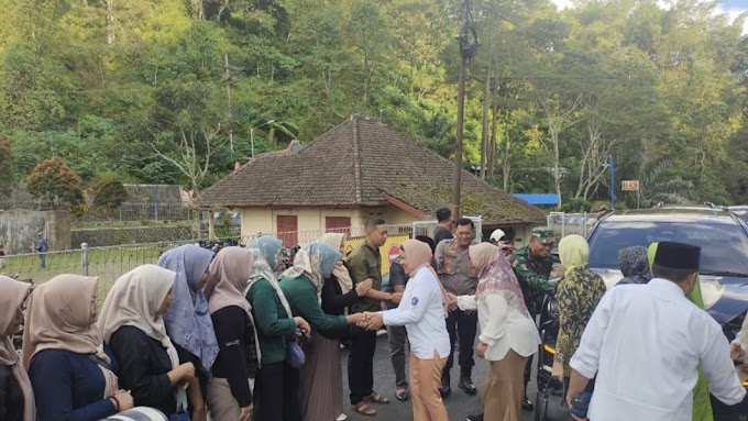 Anggota Polsek Ngebel Laksanakan Pengamanan Kunjungan Wakil Bupati Ponorogo Di Pasar Ramadhan Desa Wagir Lor dan Desa Sempu