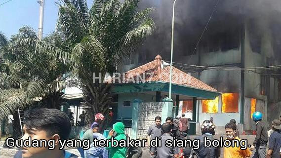 Gudang dan Puluhan Motor Terbakar