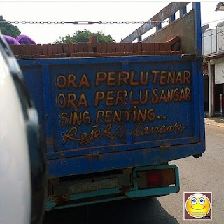 Meme Tulisan  Belakang Bak  Truk  Lucu  Disini Aja Tempatnya