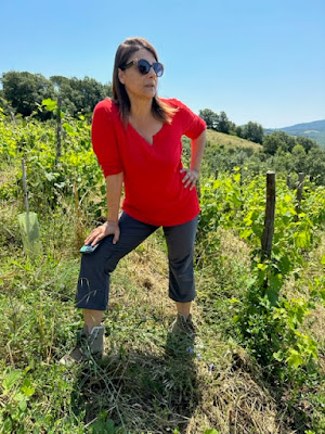 Antonella Minuli in vineyard