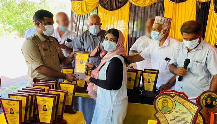 Winners felicitated by Kiswa Kottikulam