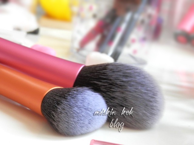 Real Techniques Expert Face Brush Makyaj Fircasi