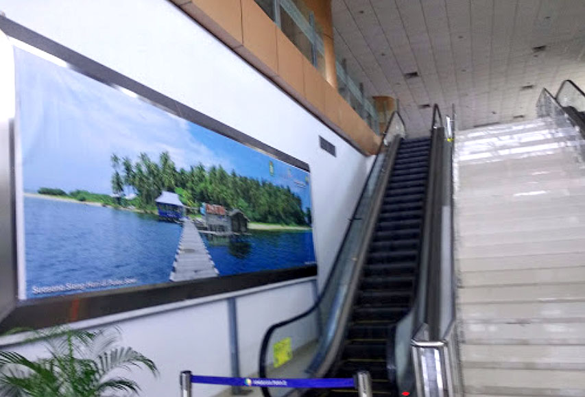Lift dan Tangga Biasa menuju Lantai Dua Supadio International Airport