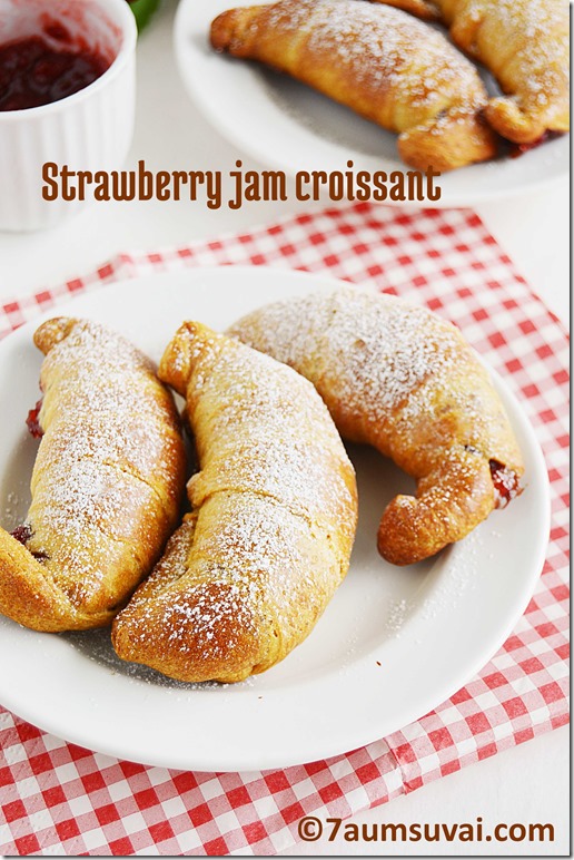 Strawberry jam croissant 