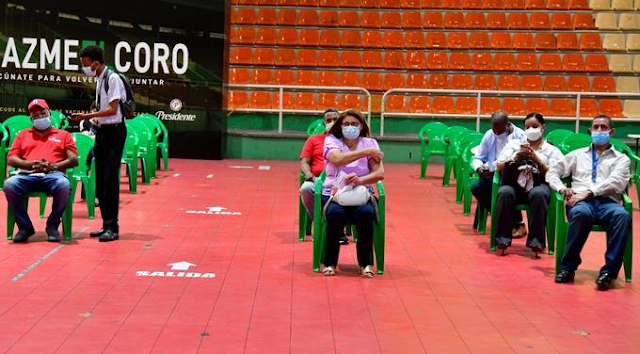 Aumenta el flujo de personas en centros de vacunación tras anuncio de Salud Pública